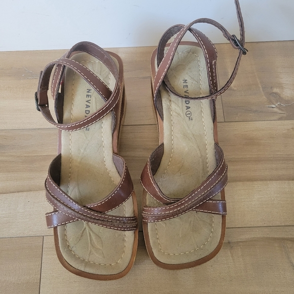 Vintage Square Toe Wood-look Donut Hole Wedge Sandal - Picture 2 of 8